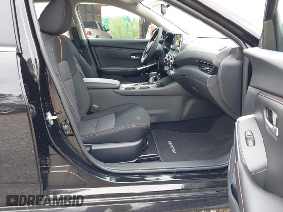 2025 Nissan Sentra SR with VIN 3N1AB8DV9SY292455, listed as a IAAI auction lot 42118993 with 4,022 mi miles and . Bid and sale history available at DreamBid. Image 5.