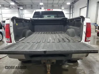 2011 GMC Sierra 2500HD SLE z VIN 1GT120C80BF152148, wystawiony jako Copart lot #75764754 z przebiegiem 193 798 mil mil oraz Szkoda całkowita • Salvage title. Historia ofert i sprzedaży dostępna na DreamBid. Obrazek 6.