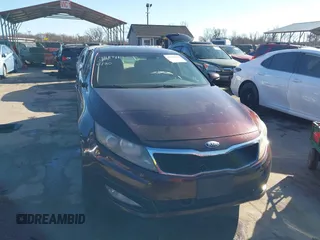 2013 Kia Optima LX z VIN 5XXGM4A71DG186111, wystawiony jako IAAI lot #41189410 z przebiegiem 214 084 mil mil oraz . Historia ofert i sprzedaży dostępna na DreamBid. Obrazek 12.