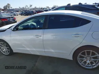 2020 Hyundai Elantra SE z VIN 5NPD74LF3LH503856, wystawiony jako IAAI lot #42320446 z przebiegiem 122 629 mil mil oraz . Historia ofert i sprzedaży dostępna na DreamBid. Obrazek 14.