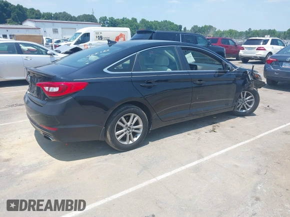 2015 Hyundai Sonata SE z VIN 5NPE24AF0FH205355, wystawiony jako IAAI lot #42419168 z przebiegiem 47 838 mil mil oraz . Historia ofert i sprzedaży dostępna na DreamBid. Obrazek 4.
