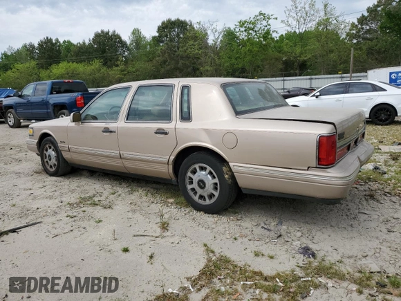 1997 Lincoln Town Car Signature z VIN 1LNLM82W8VY705599, wystawiony jako Copart lot #53096165 z przebiegiem 166 585 mil mil oraz Czysty tytuł • Clean title. Historia ofert i sprzedaży dostępna na DreamBid. Obrazek 2.