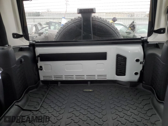 2015 Jeep Wrangler Altitude z VIN 1C4GJWBG8FL730965, wystawiony jako Copart lot #86276064 z przebiegiem 43 541 mil mil oraz Szkoda całkowita • Salvage title. Historia ofert i sprzedaży dostępna na DreamBid. Obrazek 10.