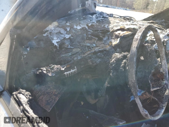 2024 Tesla Model Y Performance z VIN 7SAYGDEF5RF183755, wystawiony jako Copart lot #47230175 z przebiegiem Nie podano mil oraz Szkoda całkowita • Salvage title. Historia ofert i sprzedaży dostępna na DreamBid. Obrazek 9.