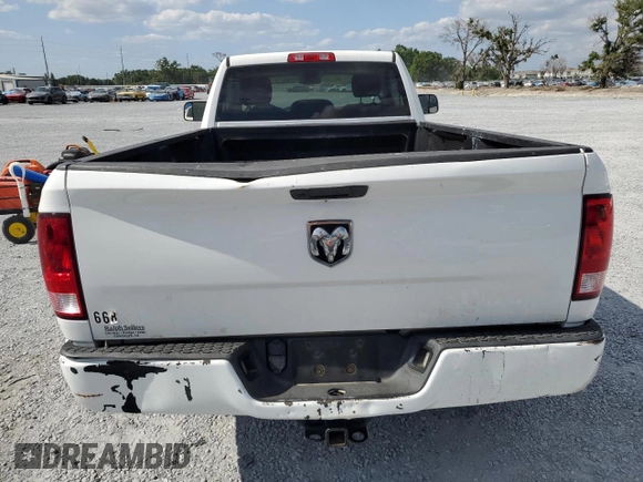 2020 Ram 1500 Tradesman z VIN 3C6JR6DT2LG164598, wystawiony jako Copart lot #53727815 z przebiegiem 141 335 mil mil oraz Czysty tytuł • Clean title. Historia ofert i sprzedaży dostępna na DreamBid. Obrazek 6.