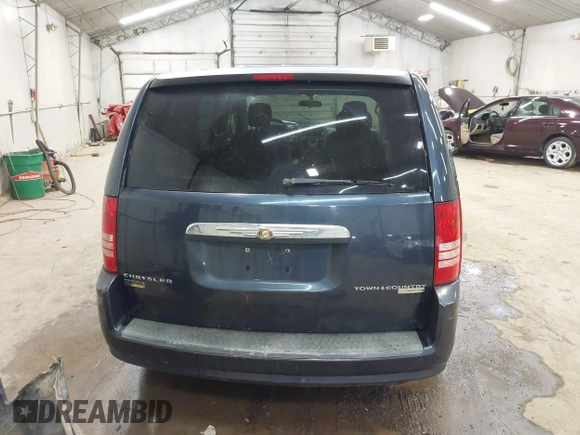 2009 Chrysler Town & Country LX with VIN 2A8HR44E79R597925, listed as a IAAI auction lot 42039180 with 226,138 mi miles. Bid and sale history available at carsss.com. Image 17.