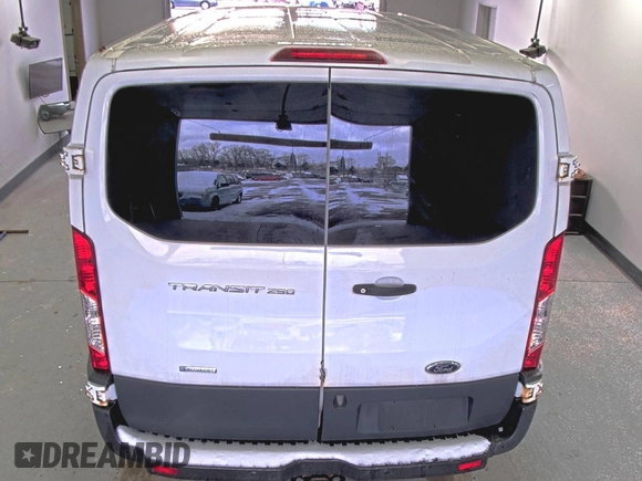 2018 Ford Transit z VIN 1FTYR1YG6JKA87506, wystawiony jako IAAI lot #42501070 z przebiegiem 167 892 mil mil oraz . Historia ofert i sprzedaży dostępna na DreamBid. Obrazek 30.