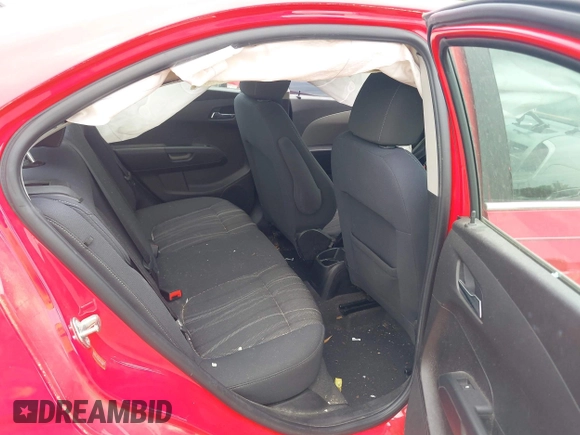 2016 Chevrolet Sonic LT z VIN 1G1JC5SH8G4102802, wystawiony jako IAAI lot #42151351 z przebiegiem 61 289 mil mil oraz . Historia ofert i sprzedaży dostępna na DreamBid. Obrazek 8.