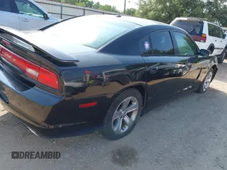 2013 Dodge Charger SXT z VIN 2C3CDXHG6DH552605, wystawiony jako IAAI lot #42414305 z przebiegiem Nie podano mil oraz . Historia ofert i sprzedaży dostępna na DreamBid. Obrazek 4.
