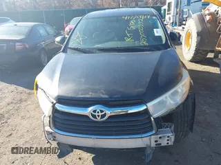 2014 Toyota Highlander LE z VIN 5TDBKRFH4ES034791, wystawiony jako IAAI lot #41770914 z przebiegiem Nie podano mil oraz . Historia ofert i sprzedaży dostępna na DreamBid. Obrazek 10.