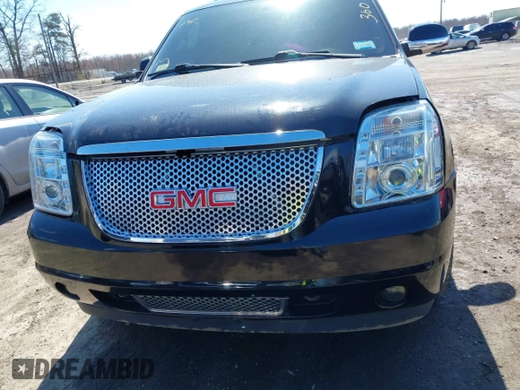 2011 GMC Yukon XL Denali with VIN 1GKS2MEF9BR175678, listed as a IAAI auction lot 41878478 with 226,715 mi miles. Bid and sale history available at carsss.com. Image 12.