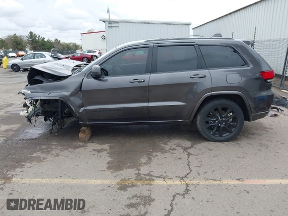 2017 Jeep Grand Cherokee Laredo with VIN 1C4RJFAG9HC885716, listed as a IAAI auction lot 41795182 with 110,613 mi miles. Bid and sale history available at carsss.com. Image 15.