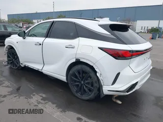 2024 Lexus RX 500h F Sport Performance z VIN 2T2BCMEA4RC016032, wystawiony jako IAAI lot #41464306 z przebiegiem 13 338 mil mil oraz . Historia ofert i sprzedaży dostępna na DreamBid. Obrazek 3.
