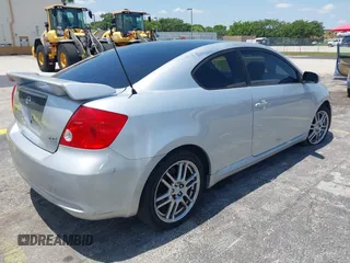 2005 Scion tC z VIN JTKDE177450051416, wystawiony jako IAAI lot #42290929 z przebiegiem 161 452 mil mil oraz . Historia ofert i sprzedaży dostępna na DreamBid. Obrazek 4.