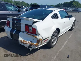 2005 Ford Mustang GT Deluxe z VIN 1ZVFT82H155226414, wystawiony jako IAAI lot #42458005 z przebiegiem 202 773 mil mil oraz . Historia ofert i sprzedaży dostępna na DreamBid. Obrazek 4.