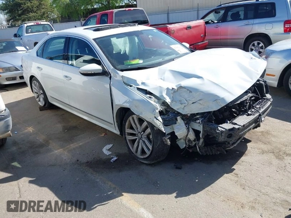 2017 Volkswagen Passat SE z VIN 1VWGT7A30HC053652, wystawiony jako IAAI lot #41882003 z przebiegiem 45 113 mil mil oraz . Historia ofert i sprzedaży dostępna na DreamBid. Obrazek 1.