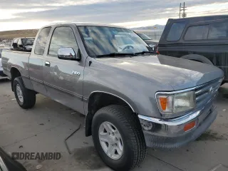 1997 Toyota T100 SR5 with VIN JT4UN24D8V0046646, listed as a Copart auction lot 43251895 with 166,827 mi miles and Salvage Title. Bid and sale history available at DreamBid. Image 4.