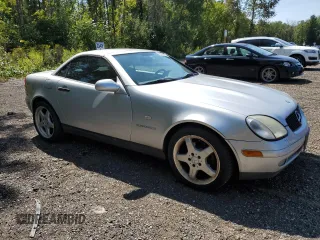 1998 Mercedes-Benz SLK-Class with VIN WDBKK47F1WF017477, listed as a Copart auction lot 70142844 with 136,385 mi miles and Clean Title. Bid and sale history available at carsss.com. Image 4.