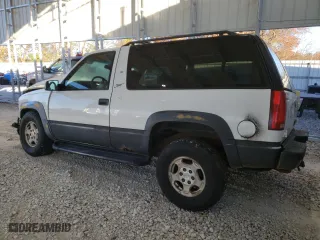 1998 Chevrolet Tahoe with VIN 3GNEK18R8WG147672, listed as a Copart auction lot 81992104 with 313,665 mi miles and Salvage Title. Bid and sale history available at carsss.com. Image 2.