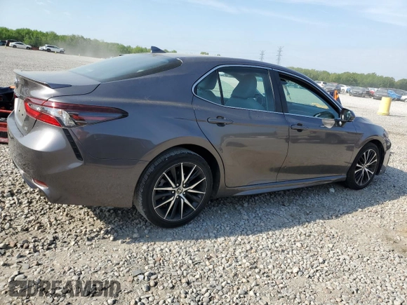 2022 Toyota Camry SE with VIN 4T1G11AK8NU662762, listed as a Copart auction lot 53463765 with 56,116 mi miles and Salvage Title. Bid and sale history available at carsss.com. Image 3.