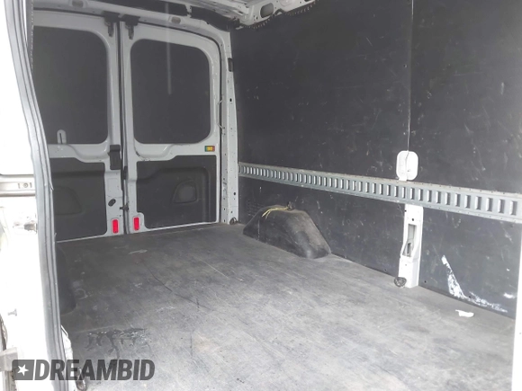 2018 Ford Transit z VIN 1FTBW2CM3JKA90610, wystawiony jako IAAI lot #42036872 z przebiegiem 81 833 mil mil oraz . Historia ofert i sprzedaży dostępna na DreamBid. Obrazek 8.