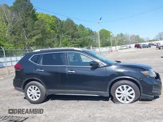 2017 Nissan Rogue S z VIN KNMAT2MT2HP535717, wystawiony jako IAAI lot #41992000 z przebiegiem 148 351 mil mil oraz . Historia ofert i sprzedaży dostępna na DreamBid. Obrazek 14.