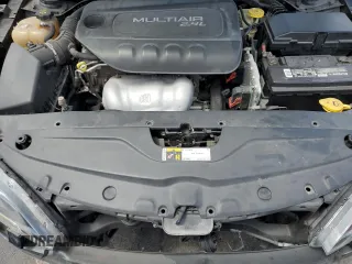 2016 Chrysler 200 S z VIN 1C3CCCBB1GN173306, wystawiony jako Copart lot #50234095 z przebiegiem 112 117 mil mil oraz Szkoda całkowita • Salvage title. Historia ofert i sprzedaży dostępna na DreamBid. Obrazek 11.