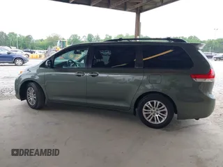 2012 Toyota Sienna XLE AAS z VIN 5TDYK3DC0CS275646, wystawiony jako IAAI lot #42116979 z przebiegiem 250 909 mil mil oraz . Historia ofert i sprzedaży dostępna na DreamBid. Obrazek 14.