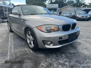 2012 BMW 1 Series 128i z VIN WBAUL7C52CVM81429, wystawiony jako Copart lot #80549174 z przebiegiem 155 938 mil mil oraz Tytuł czysty. Historia ofert i sprzedaży dostępna na DreamBid. Obrazek 1.