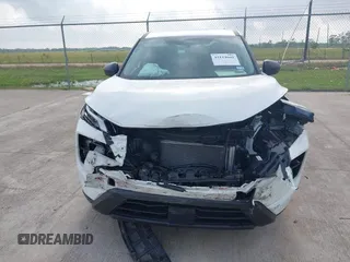 2024 Nissan Rogue S z VIN 5N1BT3AA5RC726064, wystawiony jako IAAI lot #42114661 z przebiegiem 4 306 mil mil oraz . Historia ofert i sprzedaży dostępna na DreamBid. Obrazek 6.