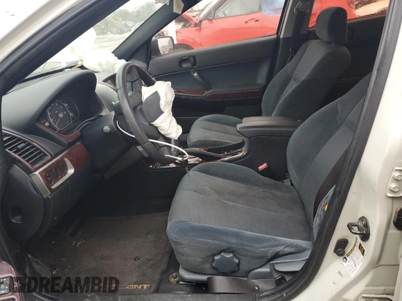 2004 Mitsubishi Galant ES z VIN 4A3AB36F34E112504, wystawiony jako Copart lot #44243125 z przebiegiem Nie podano mil oraz Szkoda całkowita • Salvage title. Historia ofert i sprzedaży dostępna na DreamBid. Obrazek 7.