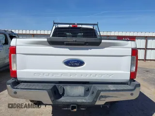 2018 Ford F-250 XL z VIN 1FT7X2BT7JEB31878, wystawiony jako IAAI lot #41852187 z przebiegiem 230 879 mil mil oraz . Historia ofert i sprzedaży dostępna na DreamBid. Obrazek 16.