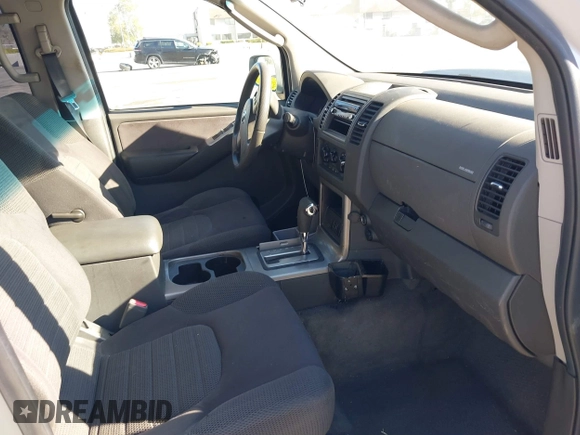 2006 Nissan Pathfinder SE z VIN 5N1AR18U36C631965, wystawiony jako IAAI lot #41861397 z przebiegiem 230 483 mil mil oraz . Historia ofert i sprzedaży dostępna na DreamBid. Obrazek 5.