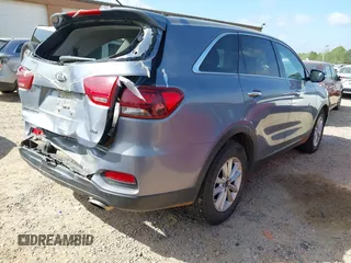 2020 Kia Sorento S z VIN 5XYPG4A57LG667674, wystawiony jako IAAI lot #41956371 z przebiegiem 103 976 mil mil oraz . Historia ofert i sprzedaży dostępna na DreamBid. Obrazek 4.