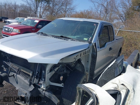 2016 Ford F-150 XLT with VIN 1FTFX1EFXGFA83792, listed as a IAAI auction lot 41034017 with 166,995 mi miles. Bid and sale history available at carsss.com. Image 2.