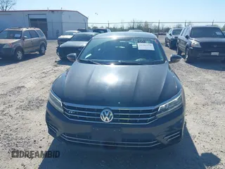 2017 Volkswagen Passat R-Line z VIN 1VWDT7A31HC050245, wystawiony jako IAAI lot #41981476 z przebiegiem 114 246 mil mil oraz . Historia ofert i sprzedaży dostępna na DreamBid. Obrazek 6.