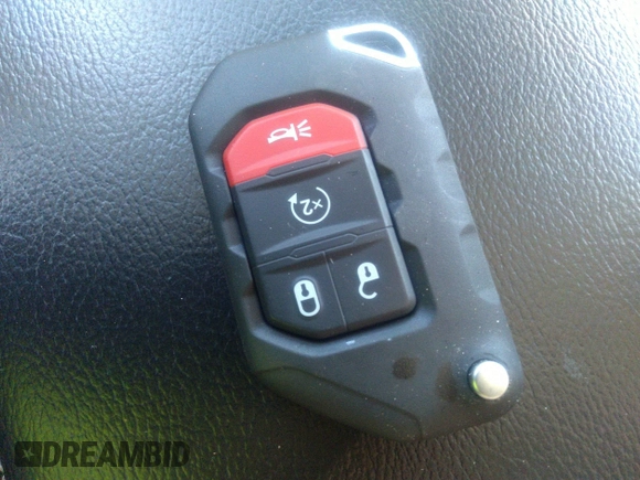 2018 Jeep Wrangler Unlimited Sahara z VIN 1C4HJXEG0JW207873, wystawiony jako IAAI lot #41213655 z przebiegiem 61 043 mil mil oraz . Historia ofert i sprzedaży dostępna na DreamBid. Obrazek 11.