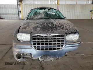 2008 Chrysler 300 C Hemi z VIN 2C3KA63H78H140262, wystawiony jako Copart lot #58659515 z przebiegiem 135 065 mil mil oraz Szkoda całkowita • Salvage title. Historia ofert i sprzedaży dostępna na DreamBid. Obrazek 5.