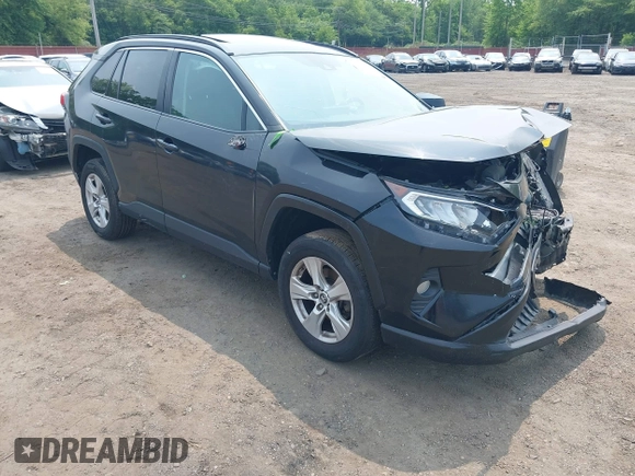 2019 Toyota RAV4 XLE z VIN 2T3P1RFV4KW033276, wystawiony jako IAAI lot #42476344 z przebiegiem 73 247 mil mil oraz . Historia ofert i sprzedaży dostępna na DreamBid. Obrazek 1.