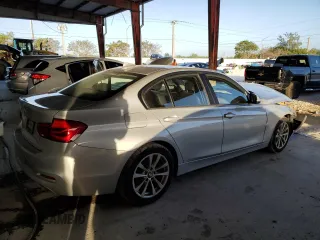 2018 BMW 3 Series 320i z VIN WBA8A9C53JAH13580, wystawiony jako Copart lot #74579773 z przebiegiem 26 828 mil mil oraz Nie do naprawy • Non repairable. Historia ofert i sprzedaży dostępna na DreamBid. Obrazek 3.