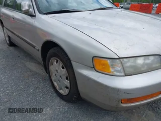 1996 Honda Accord LX with VIN 1HGCE1820TA007024, listed as a IAAI auction lot 42173518 with 236,276 mi miles and . Bid and sale history available at carsss.com. Image 6.