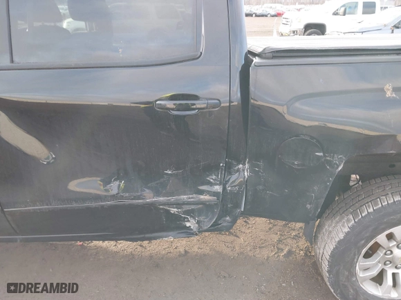 2015 Chevrolet Silverado 1500 LT with VIN 3GCUKREC6FG234389, listed as a IAAI auction lot 41008340 with 120,718 mi miles. Bid and sale history available at carsss.com. Image 6.