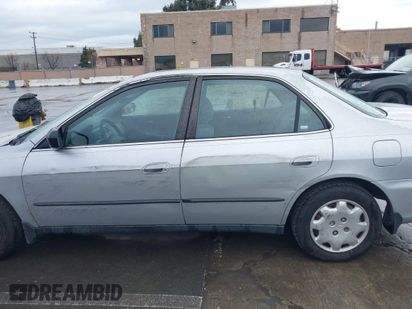 1999 Honda Accord LX z VIN 1HGCG5645XA023392, wystawiony jako IAAI lot #41525751 z przebiegiem 214 850 mil mil oraz . Historia ofert i sprzedaży dostępna na DreamBid. Obrazek 14.
