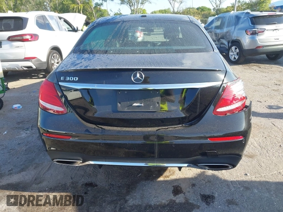 2018 Mercedes-Benz E-Class E 300 with VIN WDDZF4JB2JA328888, listed as a IAAI auction lot 41801938 with 33,470 mi miles. Bid and sale history available at carsss.com. Image 17.