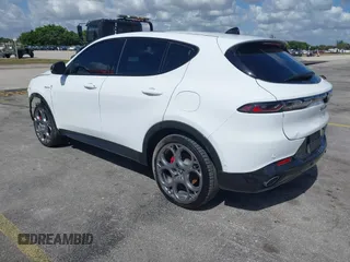 2024 Alfa Romeo Tonale Veloce z VIN ZASPATDW7R3051085, wystawiony jako IAAI lot #41596889 z przebiegiem 15 729 mil mil oraz . Historia ofert i sprzedaży dostępna na DreamBid. Obrazek 3.