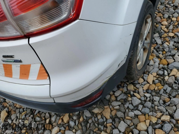 2014 Ford Escape SE z VIN 1FMCU9GX8EUC02895, wystawiony jako IAAI lot #42511705 z przebiegiem 104 900 mil mil oraz . Historia ofert i sprzedaży dostępna na DreamBid. Obrazek 20.