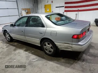 2001 Toyota Camry CE z VIN JT2BG28K810573972, wystawiony jako Copart lot #51733485 z przebiegiem 143 665 mil mil oraz Szkoda całkowita • Salvage title. Historia ofert i sprzedaży dostępna na DreamBid. Obrazek 2.