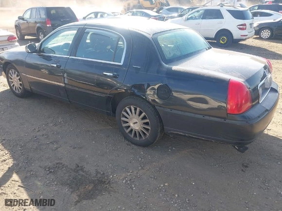 2006 Lincoln Town Car Signature with VIN 1LNHM81W66Y643077, listed as a IAAI auction lot 40527238 with 142,191 mi miles. Bid and sale history available at carsss.com. Image 3.