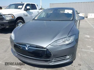 2014 Tesla Model S 60 z VIN 5YJSA1S16EFP40968, wystawiony jako IAAI lot #42331754 z przebiegiem 159 717 mil mil oraz . Historia ofert i sprzedaży dostępna na DreamBid. Obrazek 12.