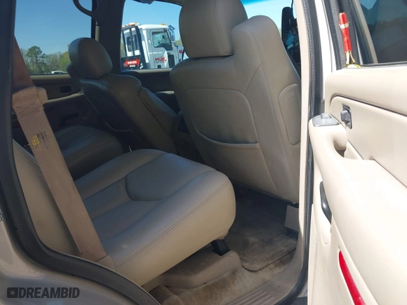 2004 Chevrolet Tahoe LT with VIN 1GNEC13Z34J304556, listed as a IAAI auction lot 41911229 with 275,494 mi miles. Bid and sale history available at carsss.com. Image 8.